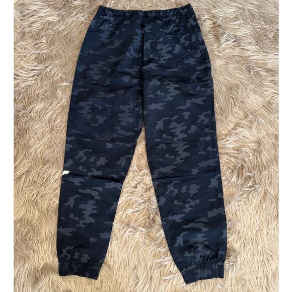 New Fabletics The One Jogger Women's Tonal Camo size M - Picture 12 of 12